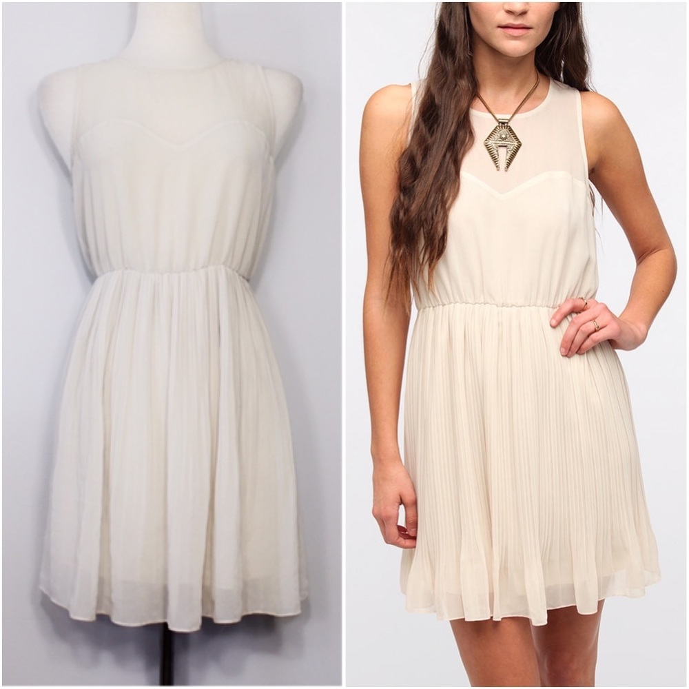 FINAL PRICE❗️CLOSET CLOSING Urban Outfitters Ivory Gray Chiffon Pleated Dress